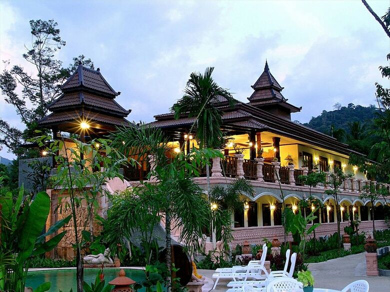 Hotel Grand Orchid Resort