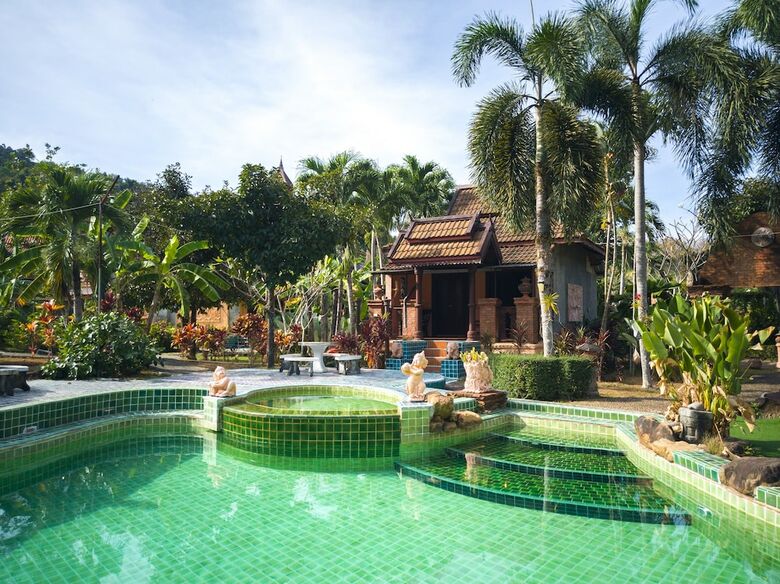 Hotel Grand Orchid Resort