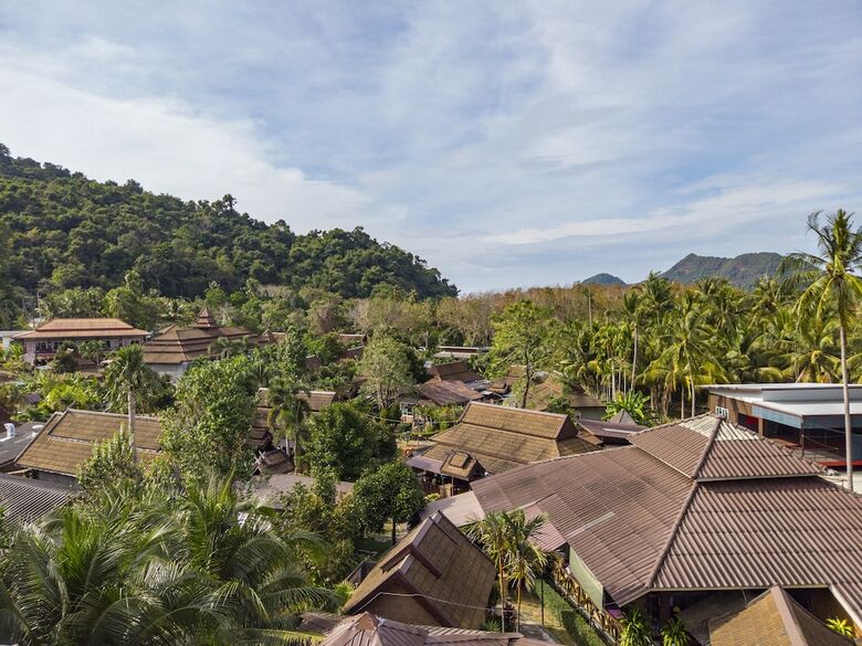 Hotel Grand Orchid Resort