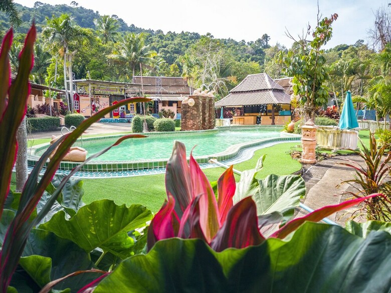 Hotel Grand Orchid Resort