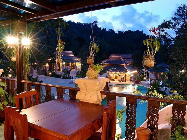 Hotel Grand Orchid Resort