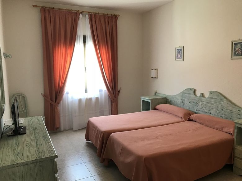 Hotel Complejo Turistico Ba�os Del Robledillo
