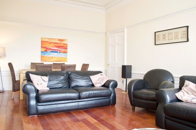 Apartamentos 3 Bedroom Central Flat With Castle Views