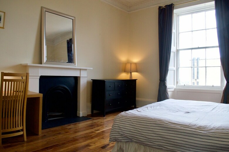 Apartamentos 3 Bedroom Central Flat With Castle Views