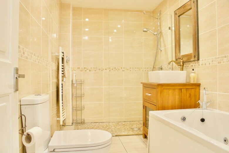 3 Bedroom House Near The City Centre