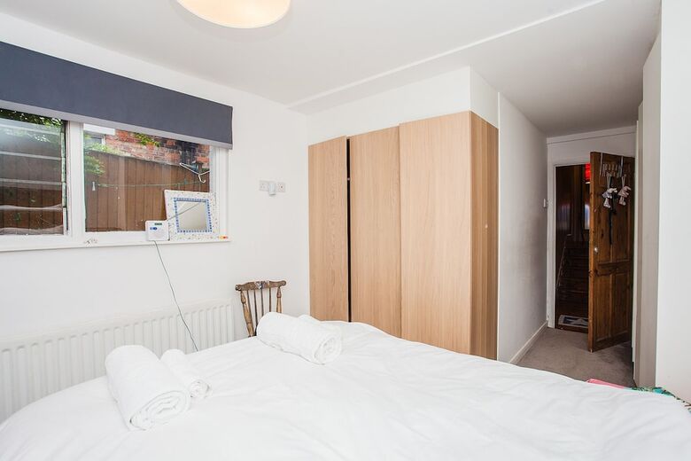 Two Bedroom Apartment Near Shepherds Bush