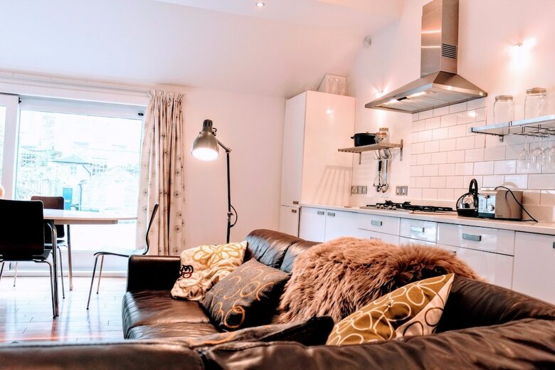 1 Bedroom House With Balcony