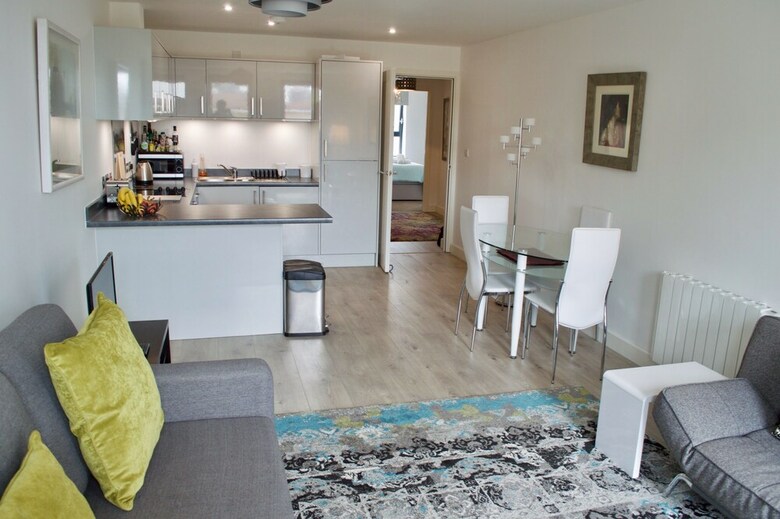 Central 2 Bedroom Apartment With Free Parking