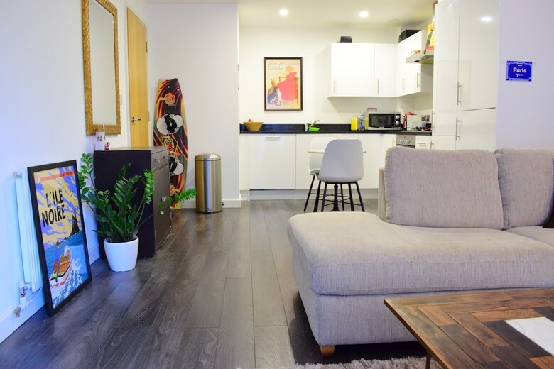 Apartamentos 1 Bedroom Flat With Balcony In Camden Town