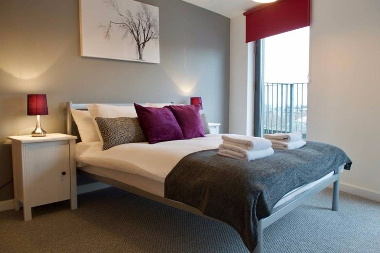 3 Bedroom Apartment With Private Roof Terrace