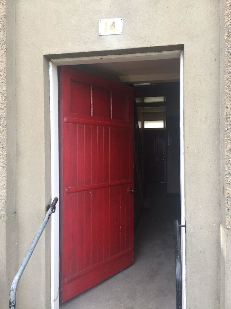 2 Bedroom Edinburgh Apartment