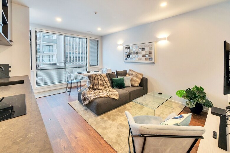 Chic & Stylish Apartment With Free Parking