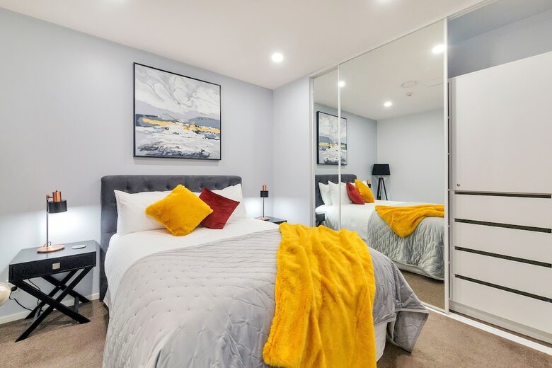 Chic & Stylish Apartment With Free Parking