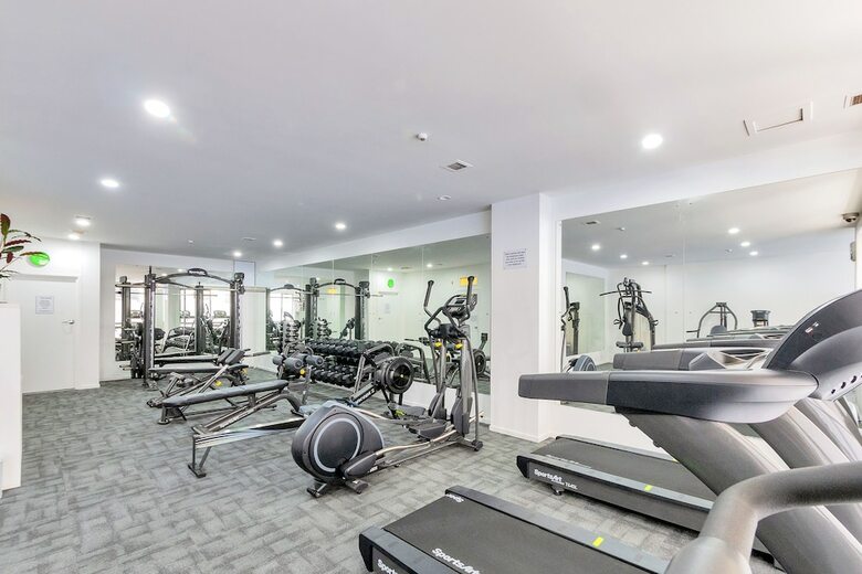 Chic & Stylish Apartment With Free Parking