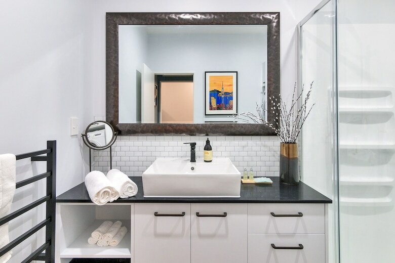 Chic & Stylish Apartment With Free Parking