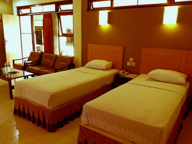 Lestari Hotel & Resto