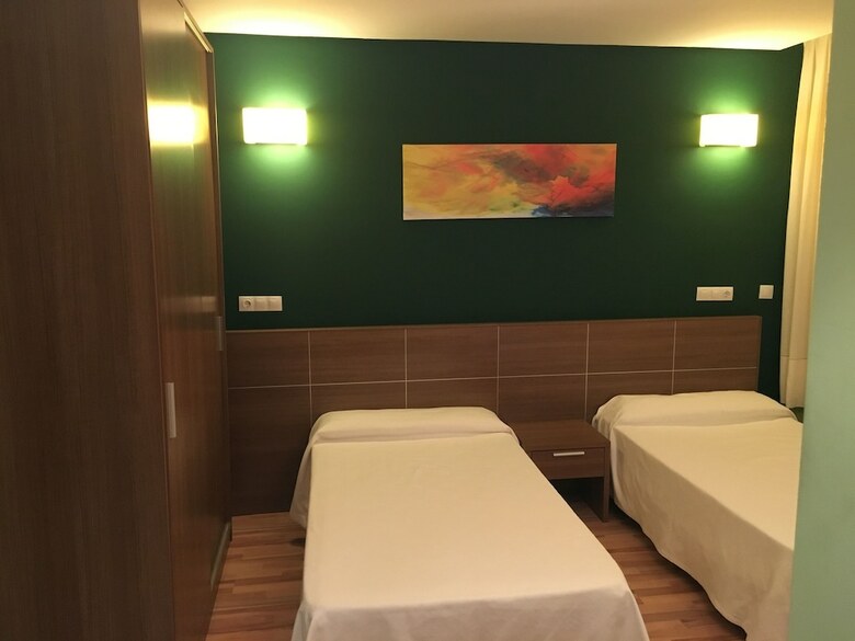Hotel �rea de Servicios Los Chopos