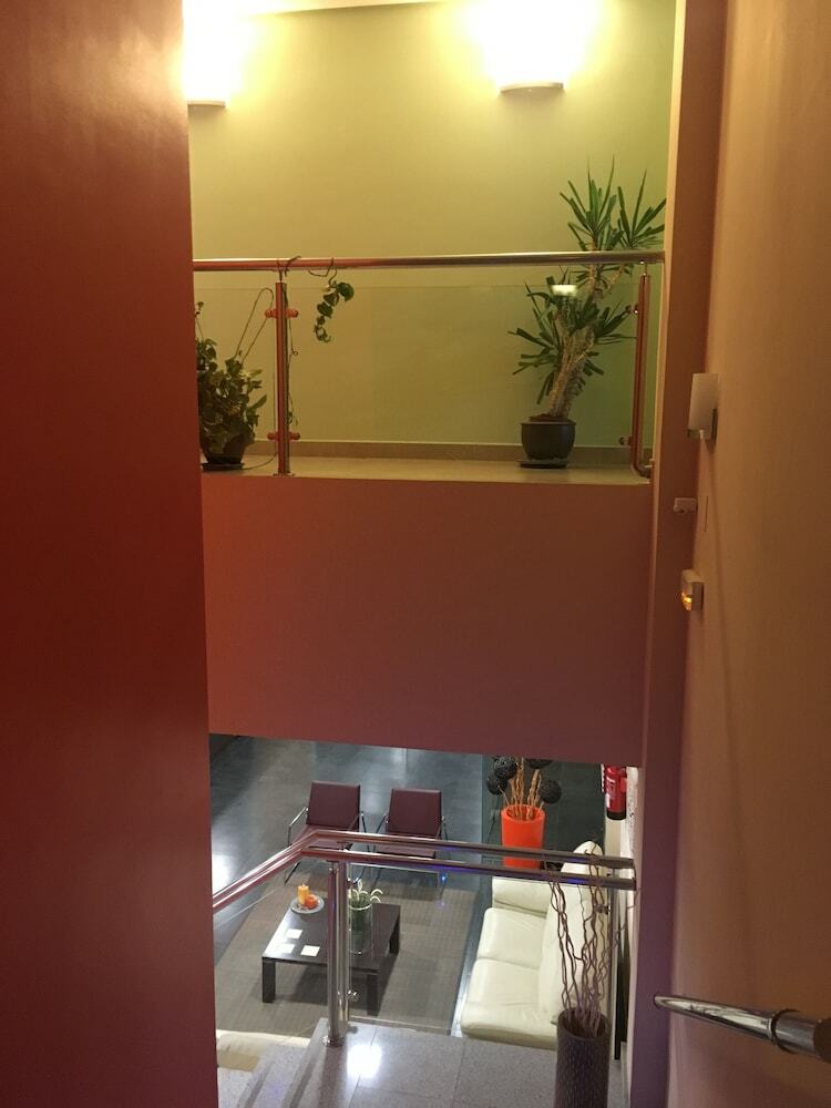 Hotel �rea de Servicios Los Chopos