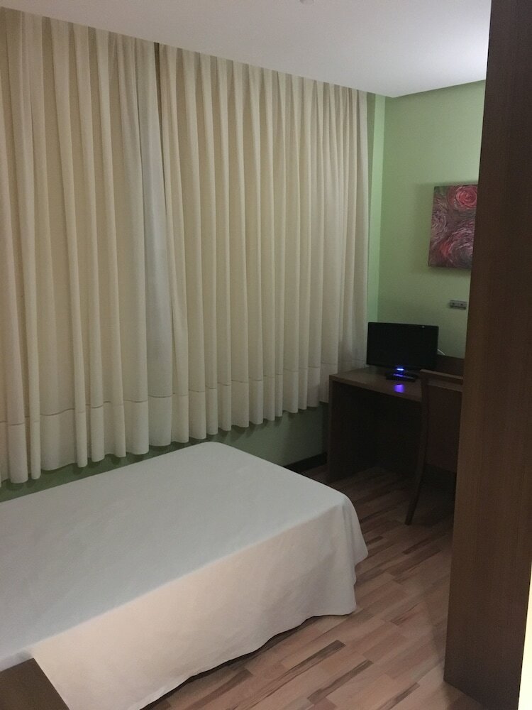 Hotel �rea de Servicios Los Chopos