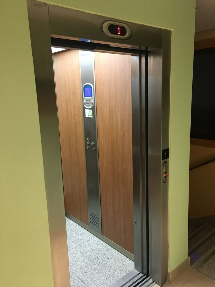 Hotel �rea de Servicios Los Chopos