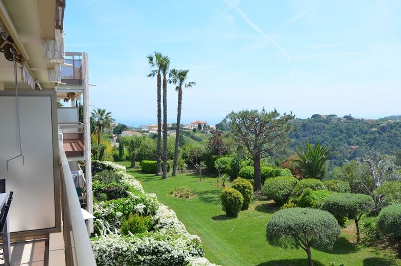 Apartment 6 Persons With Terrace And Swimming-pool In Fabron In Nice