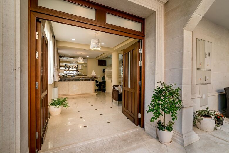 Apartamentos Hedera Residences