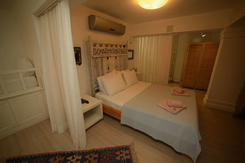 Hotel Aspasia House