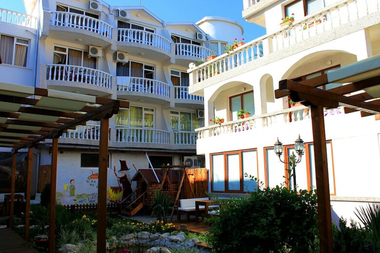 Hotel Yanis