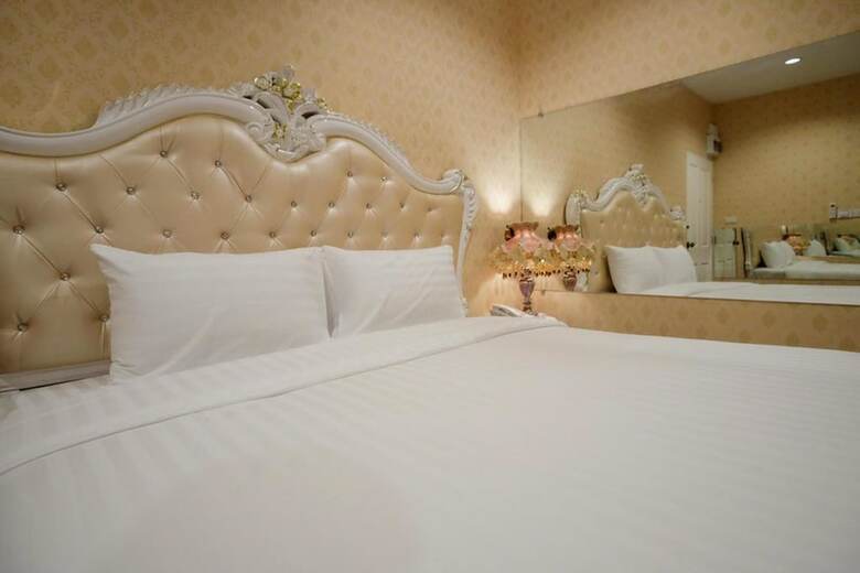 Hotel The O-zone Airport Inn
