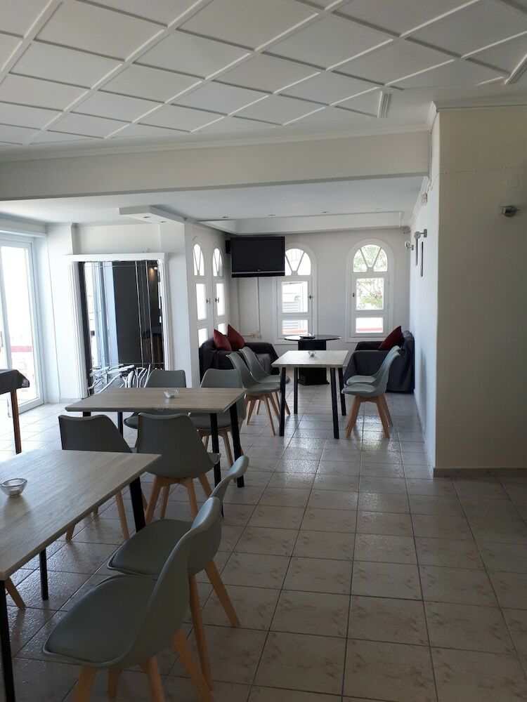 Summer Beach Hotel