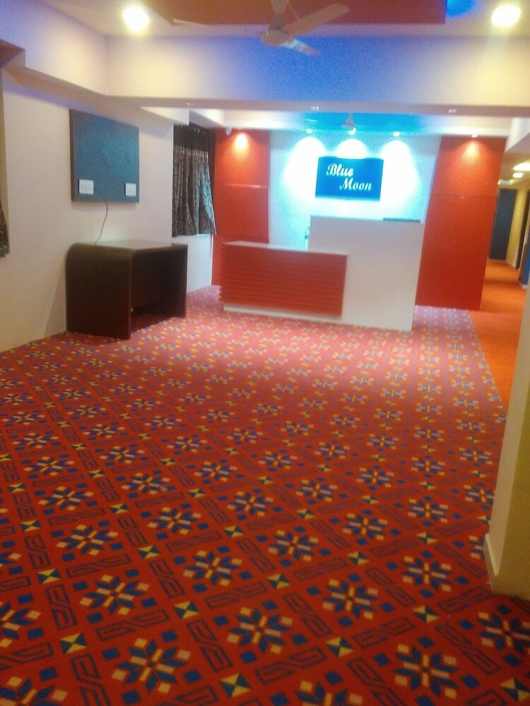 Hotel Blue Moon By Sky Stays
