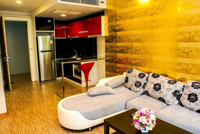 Sixty Six Pattaya Beach Road Apartment