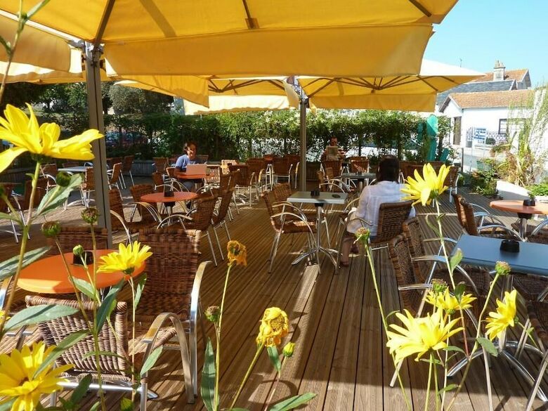 Hotel H�tel Les Pins