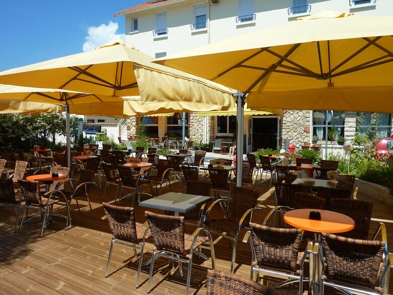 Hotel H�tel Les Pins