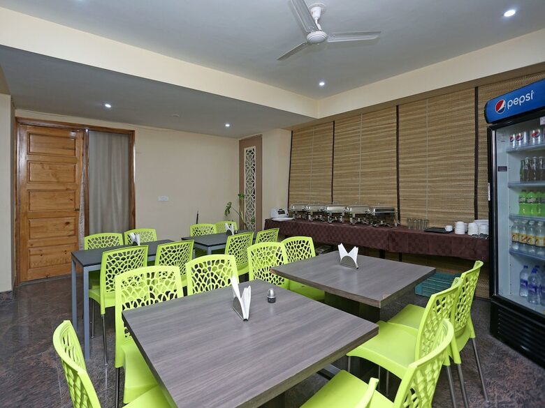 Hotel Oyo 14444 Jmk House