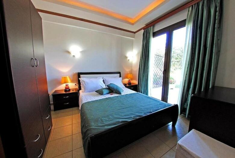 Aparthotel Dionysos Apartments
