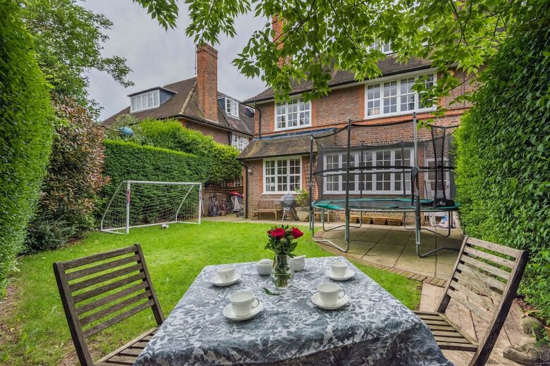 Charming Golders Green Home By Hampstead Heath
