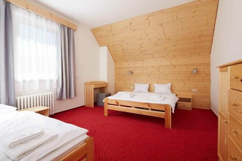 Hotel ?ervenohorsk� Sedlo
