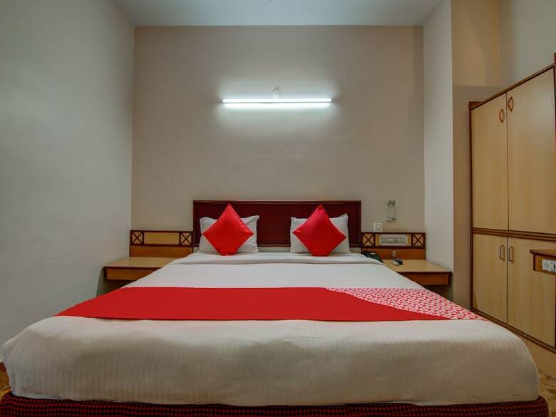 Hotel Oyo 14670 Saaket Residency