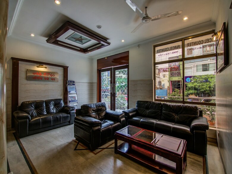 Hotel Oyo 14670 Saaket Residency