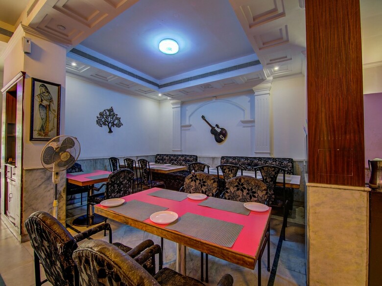 Hotel Oyo 14670 Saaket Residency