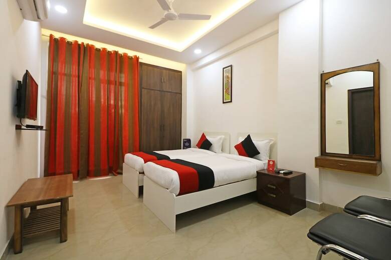 Hotel Petals Inn