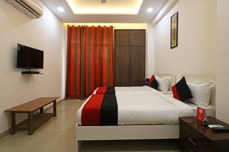 Hotel Petals Inn