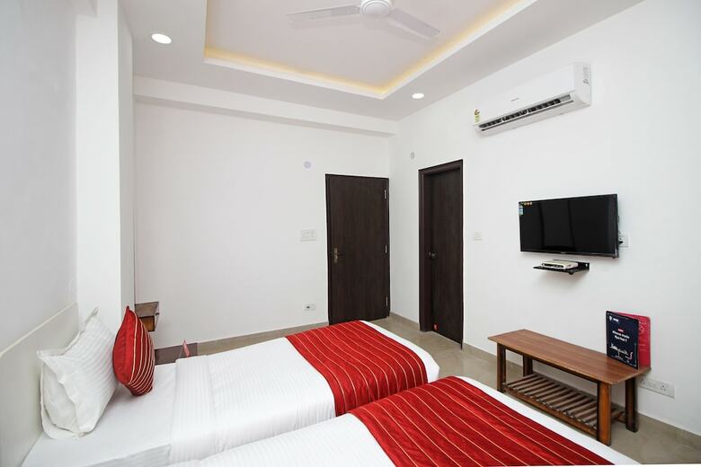 Hotel Petals Inn