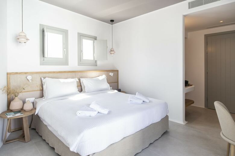Adorno Beach Hotel & Suites