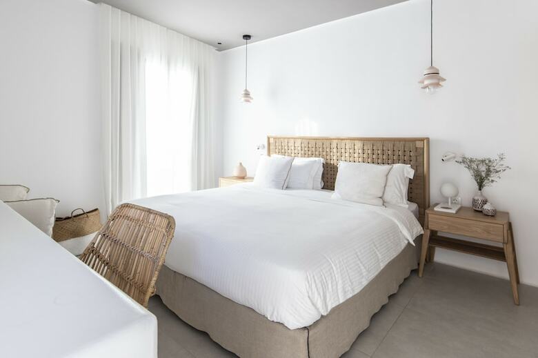 Adorno Beach Hotel & Suites