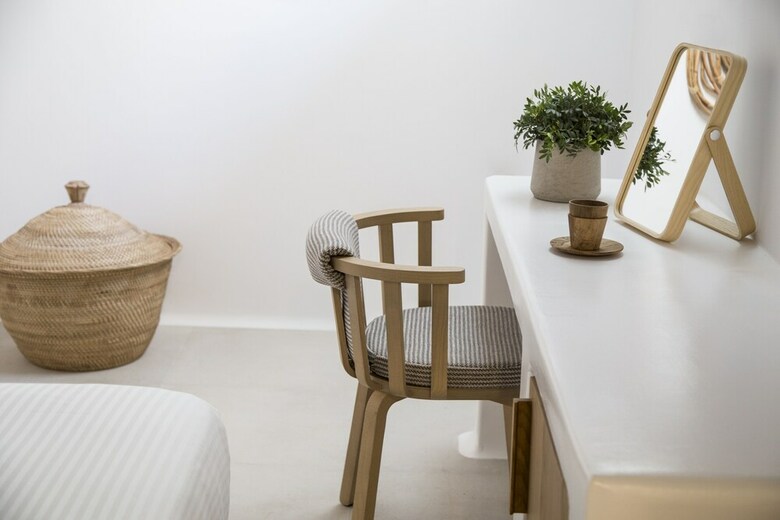 Adorno Beach Hotel & Suites