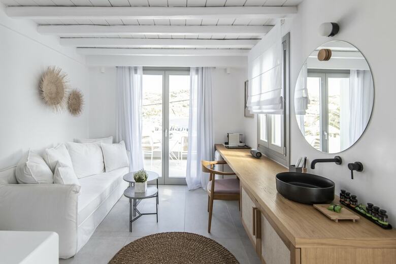 Adorno Beach Hotel & Suites