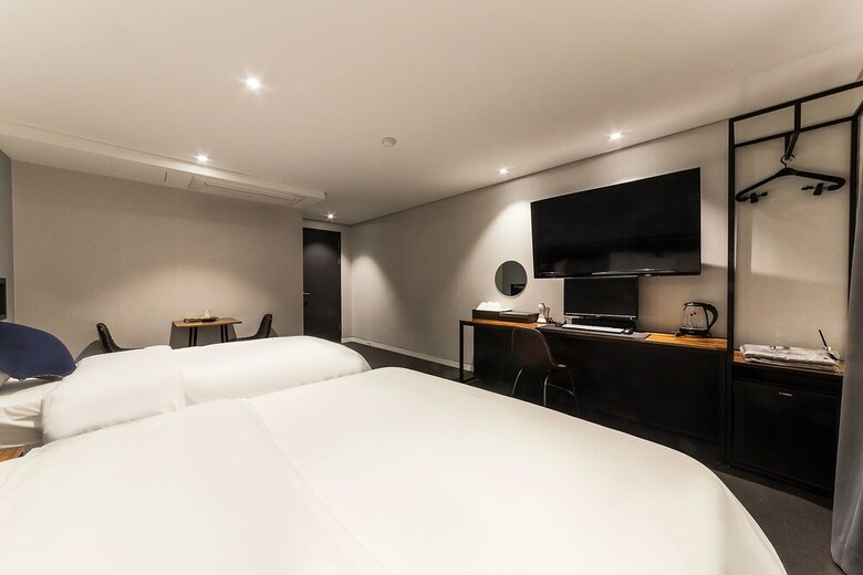 Hotel U