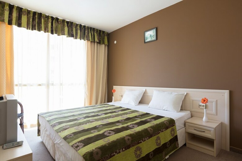 One Bedroom Apartment With Balcony